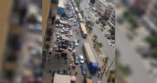 مواطنون لبنانيون يمنعون شاحنات تجارية من دخول سوريا.. شاهد!