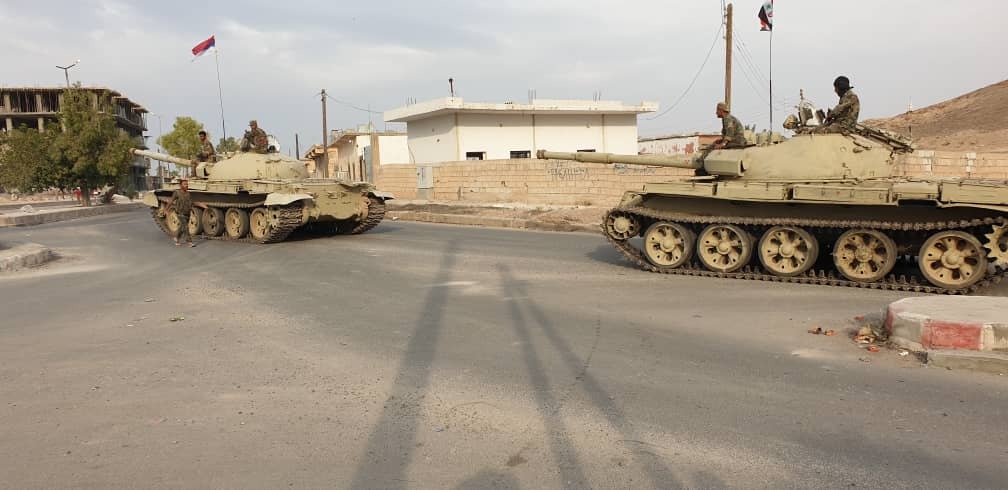 رتل عسكري سوري ضخم يدخل "عين عيسى" ويتموضع على خطوط التماس مع الجيش التركي