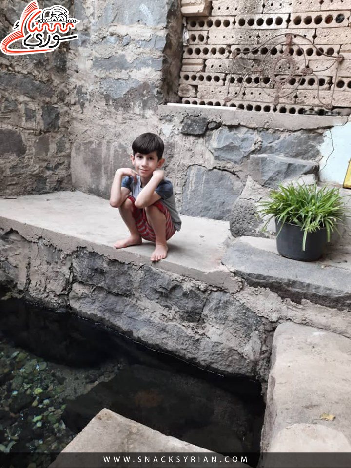 سوريا… نبع ماء داخل جامع يستقطب السياح والمصلين