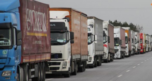 ٧٥ شاحنة منتجات سورية تعبر نحو الأردن يومياً