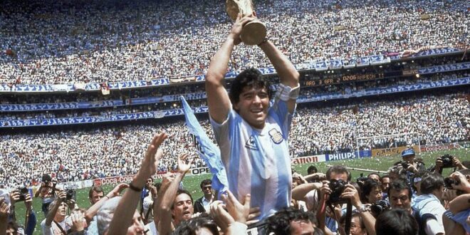 وفاة أسطورة كرة القدم الأرجنتيني دييغو مارادونا عن عمر ناهز 60 عاما