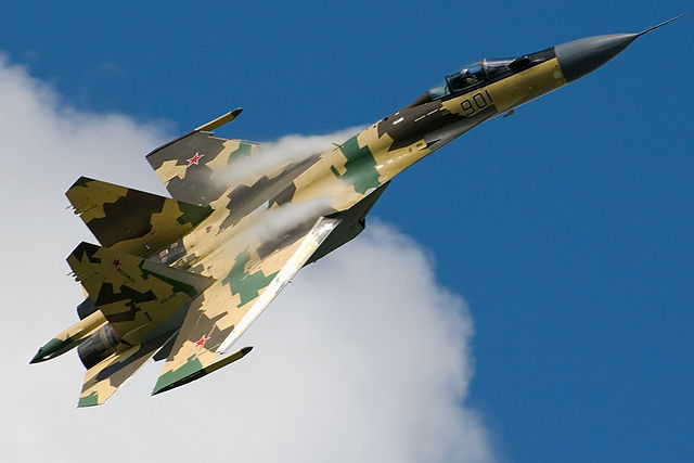 المقاتلة سو-27 الروسية.. لماذا لا يزال الناتو يخشاها رغم أنها عتيقة؟