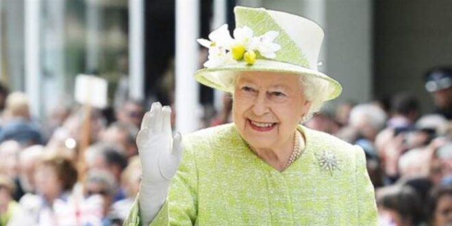 لماذا ترتدي الملكة إليزابيث القفازات دائماً؟