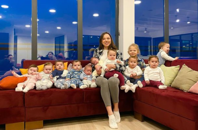 أُم روسية تنجب 11 طفلاً وهي في سن الـ23 عاماً!