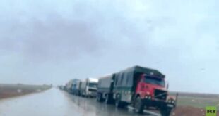 80 شاحنة محملة بالمساعدات الإنسانية عالقة غربي مدينة القامشلي