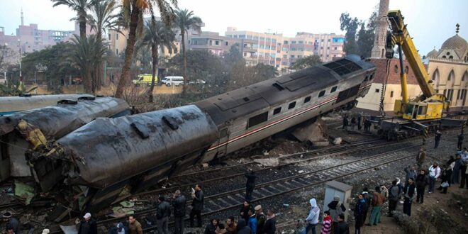 عشرات الضحايا بعد اصطدام قطارين في مصر