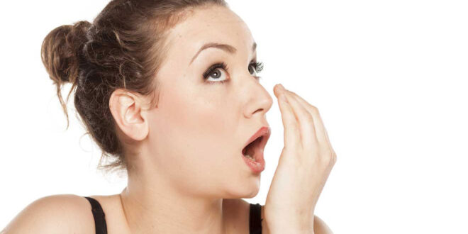 رائحة الفم الكريهة تكشف عن 6 حالات مرضية