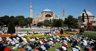 المسلمون يؤدون صلاة العيد في "آيا صوفيا" لأول مرة منذ 87 عاما