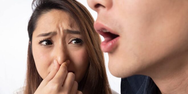 9 أسباب رئيسة لرائحة الفم الكريهة