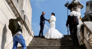 مصور يثير جدلا بحذفه صور حفل زفاف عروسين بعد رفضهما حصوله على استراحة