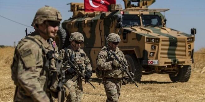 وزير الدفاع التركي يهدد بعمل عسكري شمال سوريا