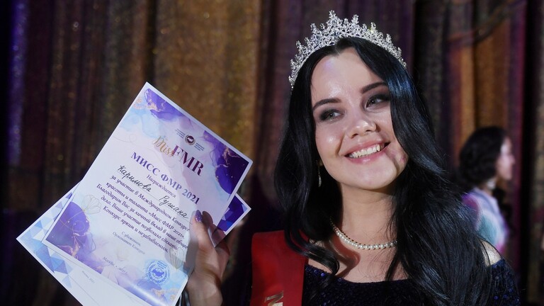 فتاة فائقة الجمال تتوج بلقب ملكة جمال المهاجرات في موسكو