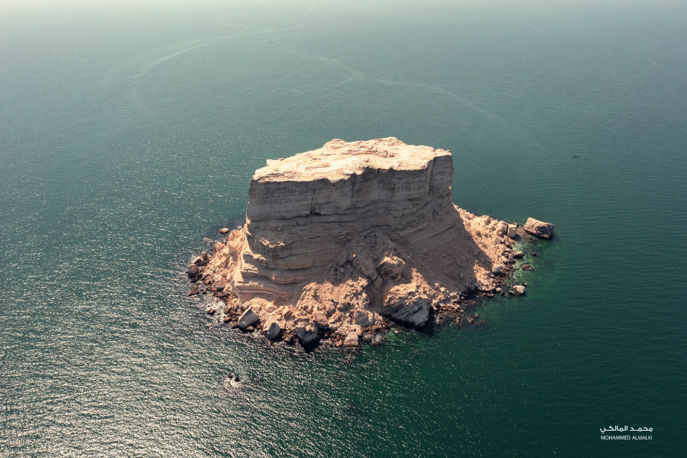 ما سر هذه الصخرة الكبيرة في سلطنة عمان