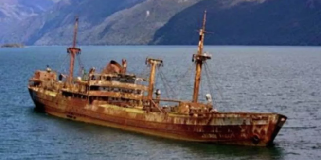 سفينة أشباح" تظهر في المحيط الهادئ