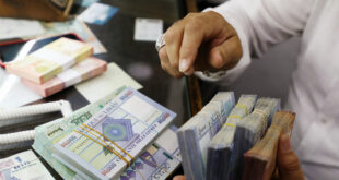 الليرة اللبنانية تسجل مستوى قياسيا من الانخفاض أمام الدولار