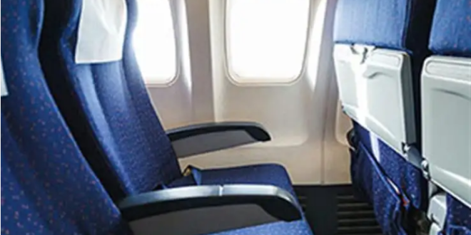 خطر يهدد سلامتك.. أسباب تمنعك من تغيير مقعدك على متن الطائرة