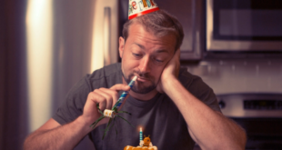 اكتئاب عيد الميلاد: لماذا قد يشعر أحد بالحزن في يوم ميلاده؟