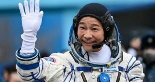 روسيا تأخذ مليارديرا يابانيا في رحلة سياحية إلى الفضاء