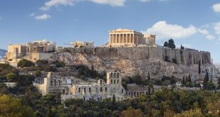 غضب في اليونان بعد تصوير فلم مخل في أشهر مكان سياحي