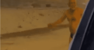 رجل يمارس الركض وسط الثلوج بدون ملابس ويصدم الأردنيين