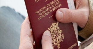 السنافر داخل جواز السفر البلجيكي