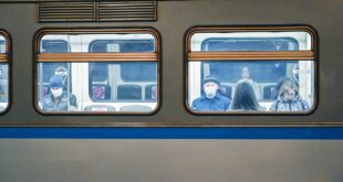 ظهور حيوان غير مألوف يتجول في مترو موسكو.. فيديو