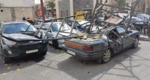 تضرر عدة سيارات في مرآب برج دمشق نتيجة سقوط عوارض حديدية عليها بفعل الرياح الشديدة