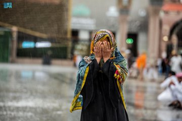 أمطار غزيرة في المسجد النبوي الشريف