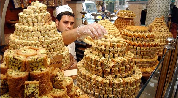 فقط في سورية سعر كيلو الحلو يعادل راتب الموظف