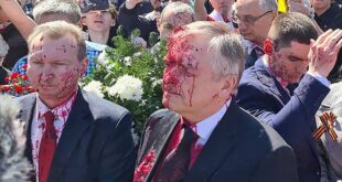السفير الروسي في وارسو يتعرض لاعتداء وموسكو تعلق (فيديو)
