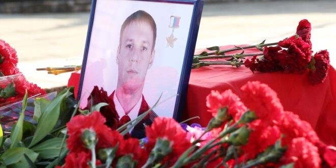 إقامة نصب تذكاري لطيار حربي روسي مكان مقتله في سوريا