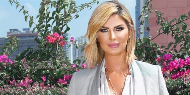 ملكة جمال لبنان السابقة بإطلالة تخطّت الجرأة