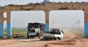 قسد” وحيدة في تل رفعت وترفع الأعلام السورية فوق مقارها