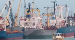 رسو سفينة سورية في ميناء طربلس