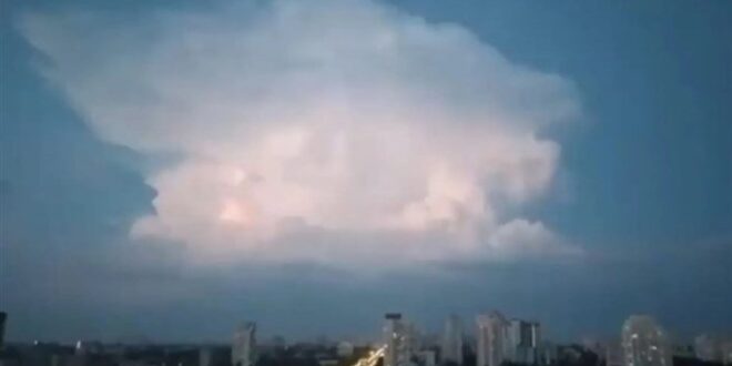سحابة غريبة فوق سماء كييف.. ومرصد جوي يفسر الظاهرة