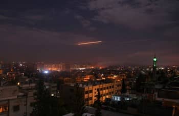 مركز المصالحة الروسي: الجيش السوري أسقط معظم الصواريخ الاسرائيلية أمس