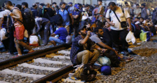 آلاف السوريين يجهزون "قافلة النور" للتوجه من تركيا لأوروبا