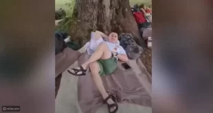 بالفيديو | شاب يفوز بمسابقة "الكسل" بعد الاستلقاء دون فعل شيء لـ 60 ساعة كاملة