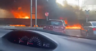 بدا وكأنه يسير نحو جهنم.. قطار مكسيكي يخترق النيران في مشهد يحبس الأنفاس(فيديو)