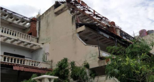 انهيار شرفة منزل في حي الزقزقانية بمدينة اللاذقية