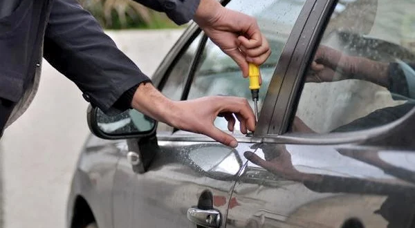 كيف تستخدم ورق الألومنيوم لتفادي سرقة سيارتك