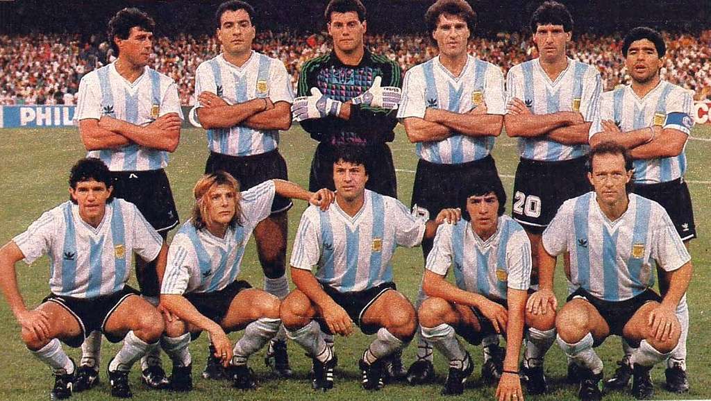 عندما نسيَ الحَكَم أن يطلق صافرة انتهاء المباراة بين إيطاليا والأرجنتين في كأس العالم 1990!
