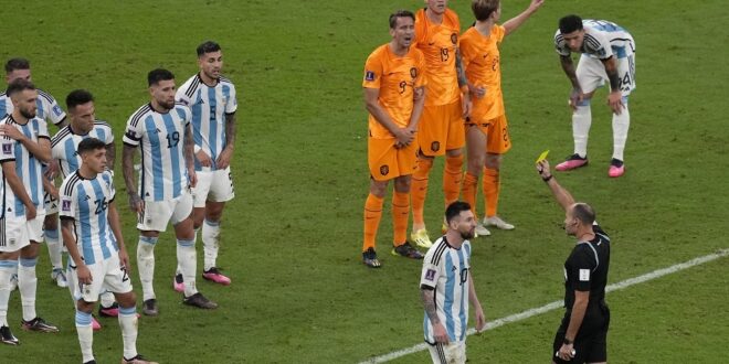ميسي مهدد بالإيقاف.. الـ"فيفا" يحقق في أحداث مباراة الأرجنتين وهولندا