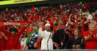 “حينما أعود سأشرح لكِ السبب”.. مشجع عربي يبيع ذهب أمه لحضور كأس العالم!