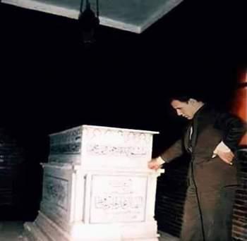 صورة لـ عبد الحليم حافظ امام قبره تثير ضجة واسعة وابن شقيقه يوضح