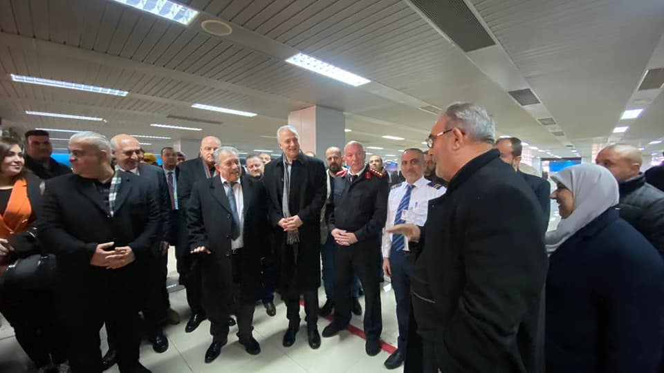 عرنوس يتفقد واقع العمل في مطار دمشق الدولي