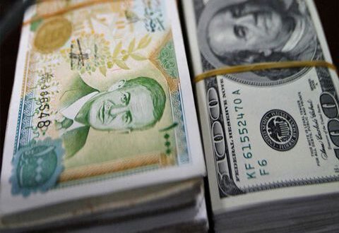 خبير اقتصادي: صفحات فيس بالاتفاق مع رؤوس الأموال ترفع سعر صرف الدولار أمام الليرة السورية