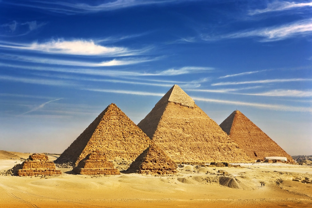 أغرب النظريات عن بناء الأهرامات والآثار المصرية