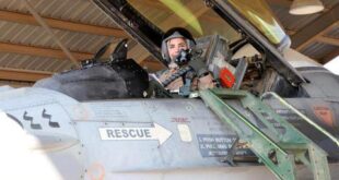 لأول مرة في تاريخ الأردن .. فتاة تقود طائرة F16 الحربية