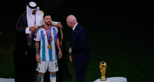 ميسي يكشف مصير "بشت" التتويج بكأس العالم "قطر 2022"